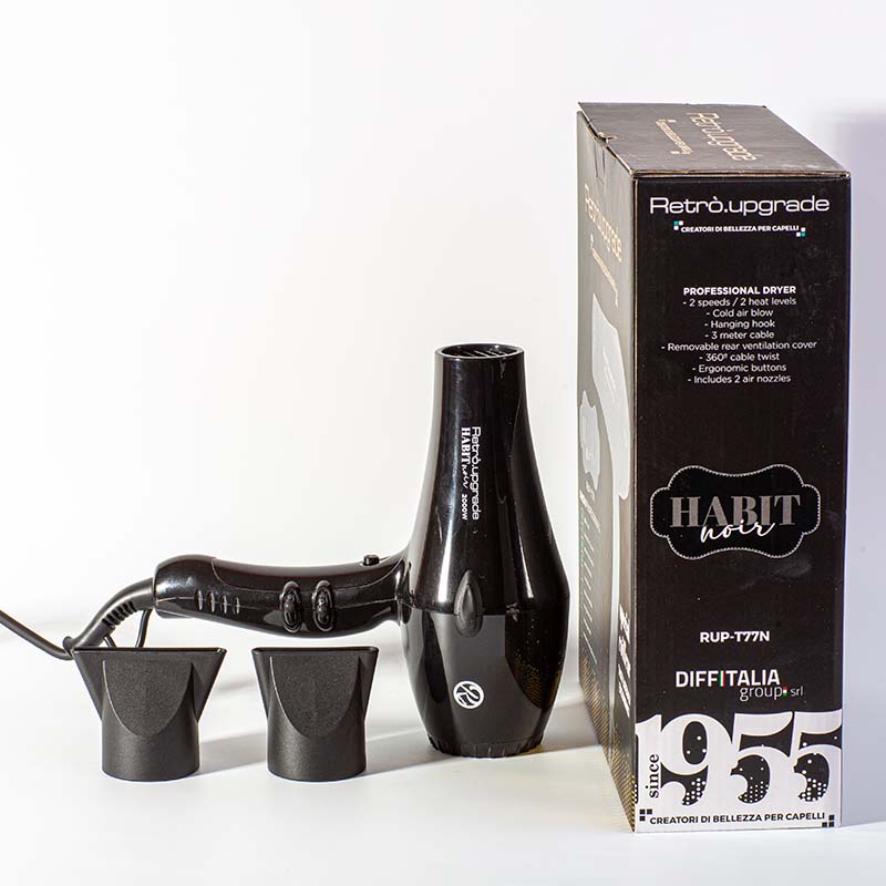 Phon nero con due convogliatori d'aria in primo piano e cartone esterno del phon posizionato sulla destra.